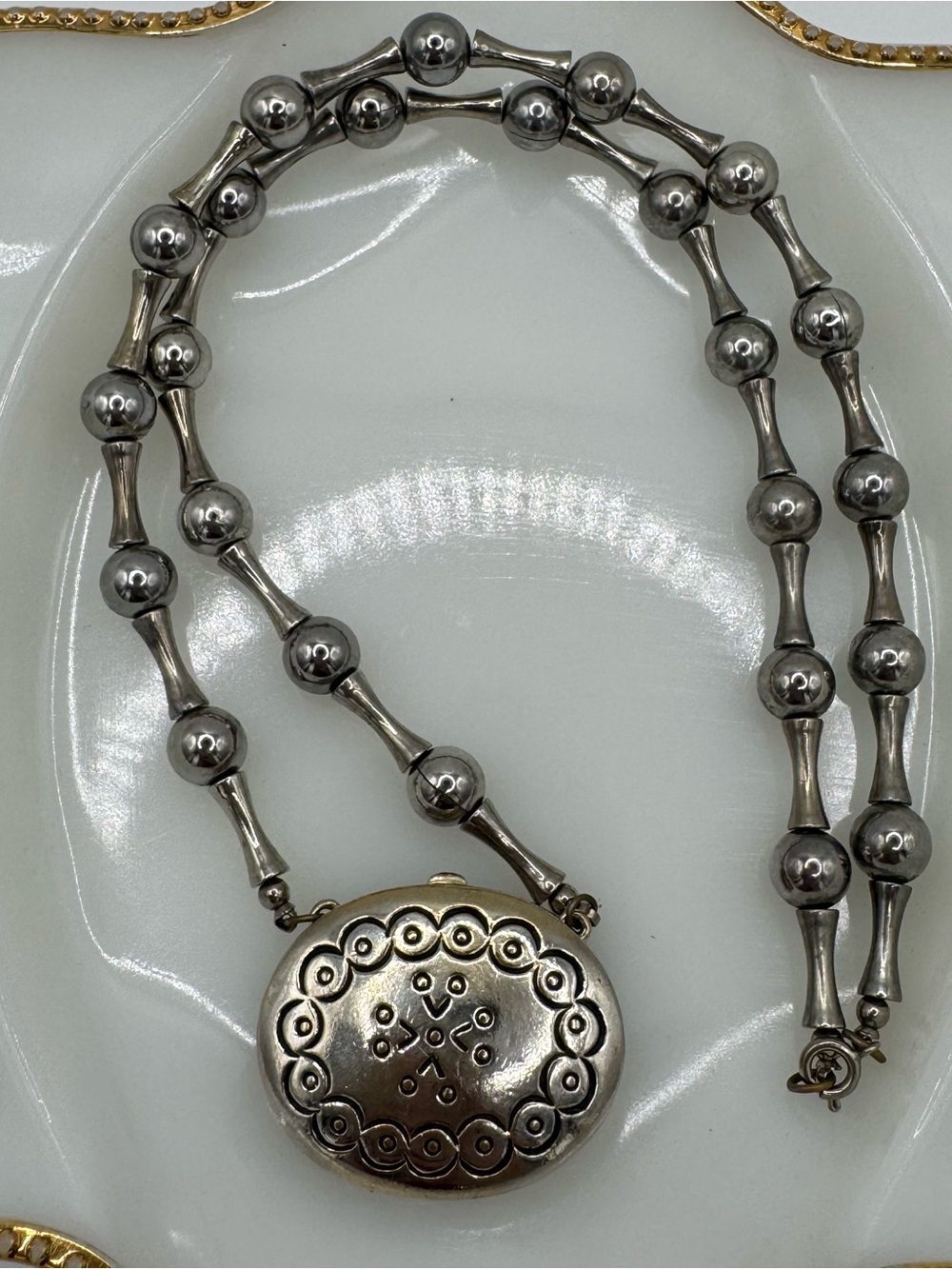 Vintage 1973 Estee Lauder Moonsilver Solid
Perfume Necklace Full Locket Pendant - Picture 4 of 8